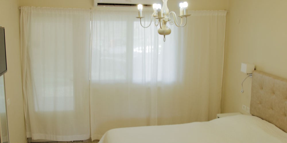 חדר סופירייר עם מרפסת - מלון מזרע