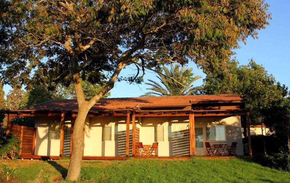 חדר סופירייר עם מרפסת - מלון מזרע