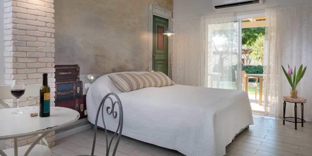 חדר סופריור עם מרפסת מיטה - כפר הנופש מזרע